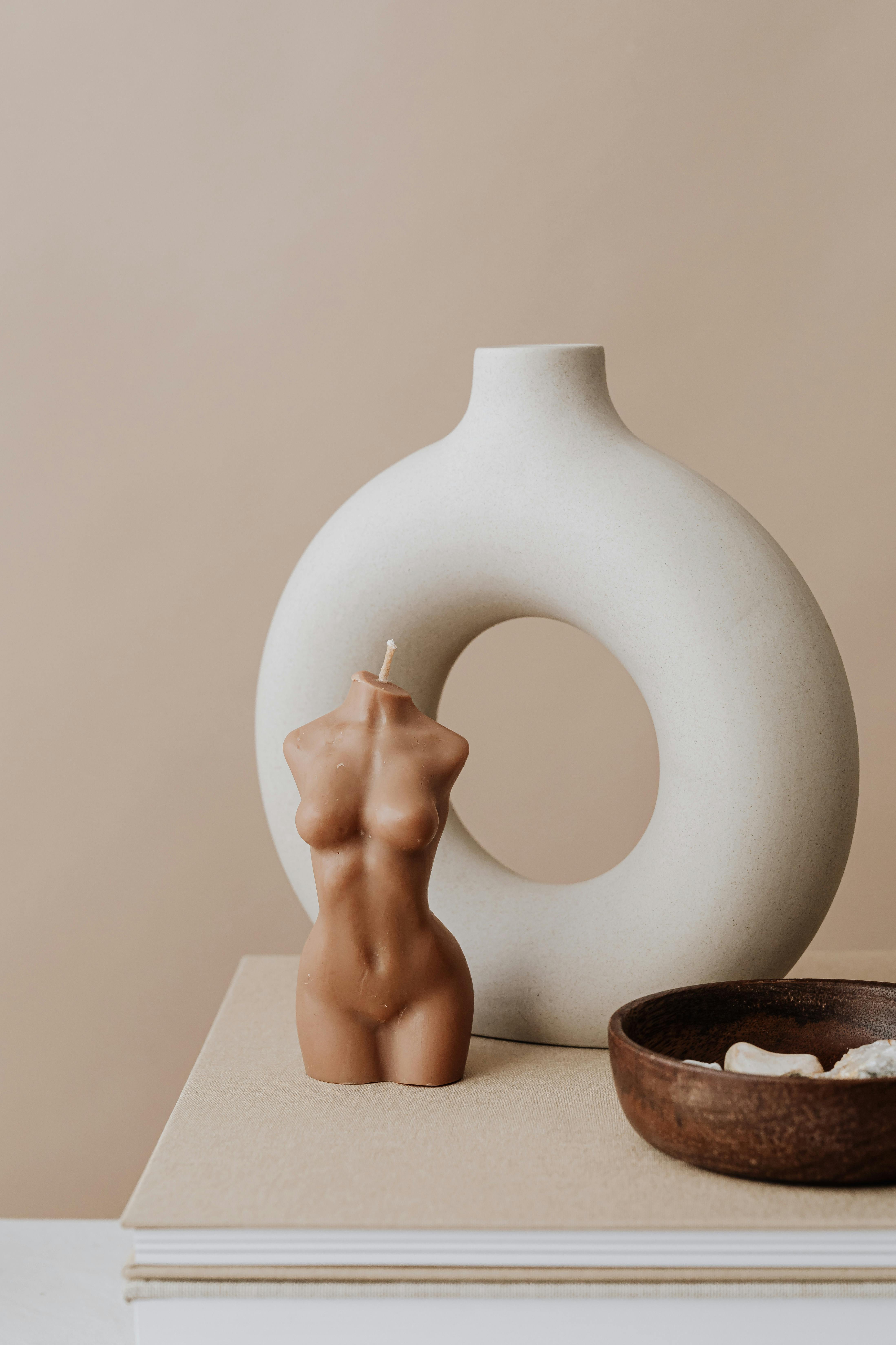 What are the characteristics of ceramic handicrafts?