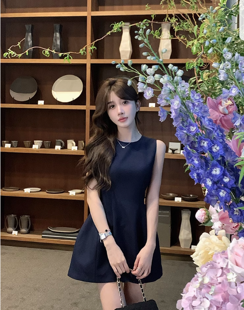 愉悅愉悅圓領白色無袖連衣裙女夏季法式氣質收腰修身短款背心裙子