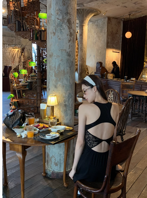 紅人館法式連衣裙女夏季2025超火新款吊帶黑色修身a字高級感裙子