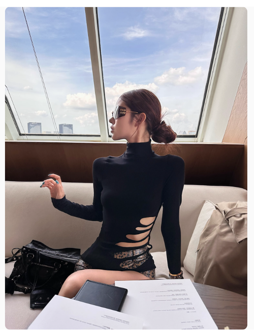 黑有染 Miekevv 黑色長袖T恤女春辣妹露腰設計感修身顯瘦鏤空上衣