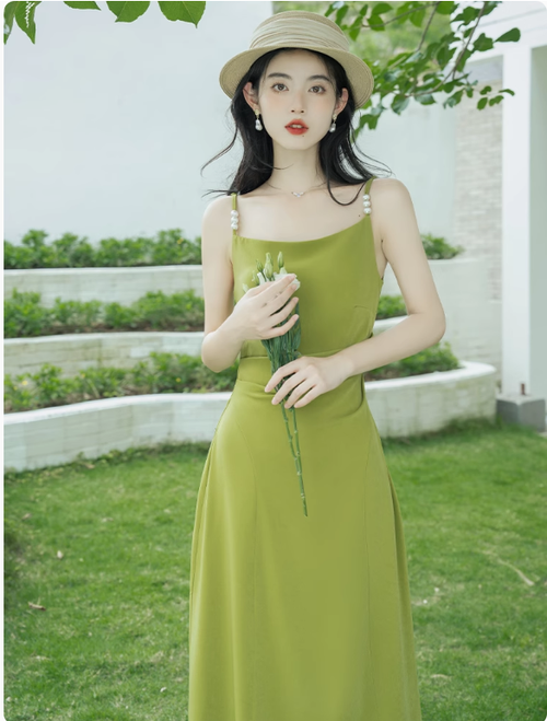 法式綠色連衣裙夏季2025新款高級感氣質絕美超仙吊帶開衫兩件套裝