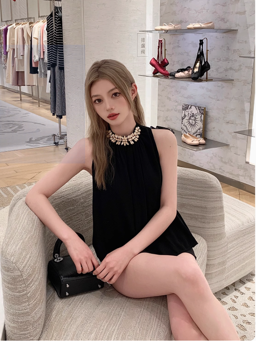 EUSKY IIWAN 黑色法式高級感鑽鏈無袖掛脖上衣女辣妹寬松顯瘦小衫