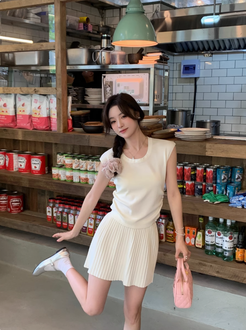 MAXMENT清純小白花夏季設計感冰絲收腰小飛袖短袖百褶裙套裝女