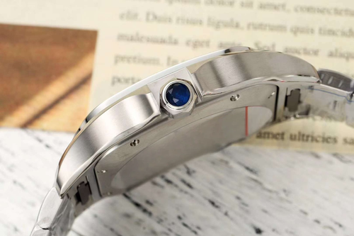 Stylish and Elegant Automatic Mechanical Watch, featuring a Stainless Steel Bracelet, Date Window, and Sapphire Crystal.