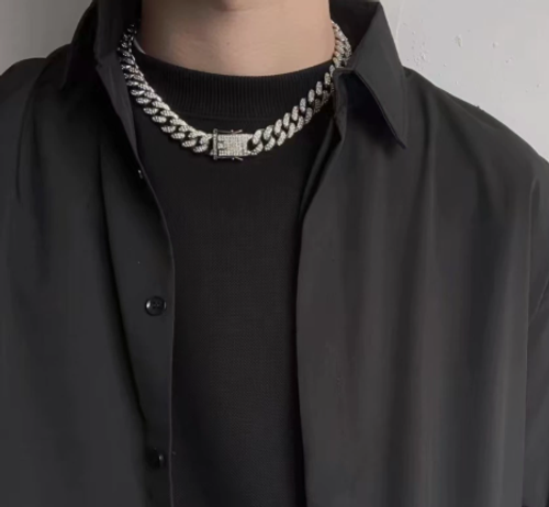 Alloy jewelry Cuban necklace, electroplated with full diamonds, zinc alloy, European and American hip-hop style for men.