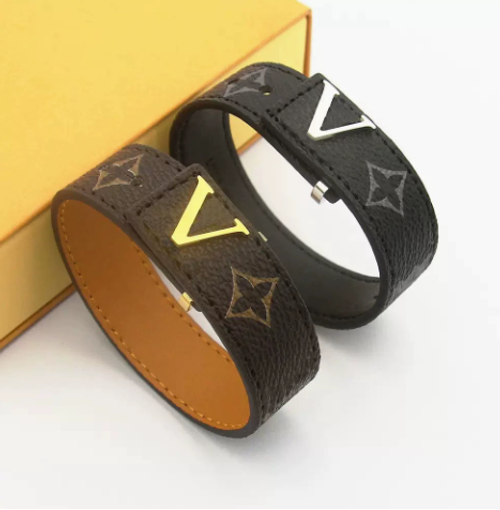 High-quality leather cord with four-leaf clover print, men's monogrammed bracelet