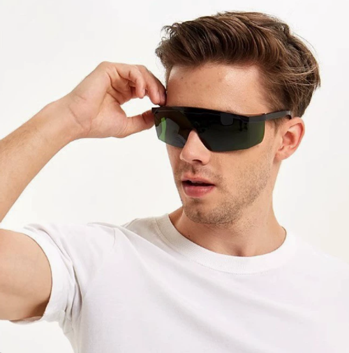 Large-framed black telescopic goggles for cycling, outdoor use, laboratories, dustproof and impact-resistant safety glasses.