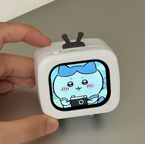 New SU7 Electronic Pet Bluetooth Speaker — Featuring a Touchscreen Display with Real-time Lyrics. This Multifunctional Desktop Speaker supports hands-free calling, alarms, calendars, weather updates, and a calculator. A charming and adorable desktop companion, the SU7 boasts a full-screen touch interface for lyrics playback, making it a high-style decorative piece that combines aesthetics with utility.