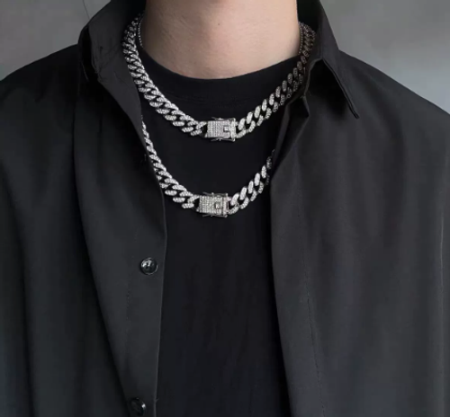 Alloy jewelry Cuban necklace, electroplated with full diamonds, zinc alloy, European and American hip-hop style for men.