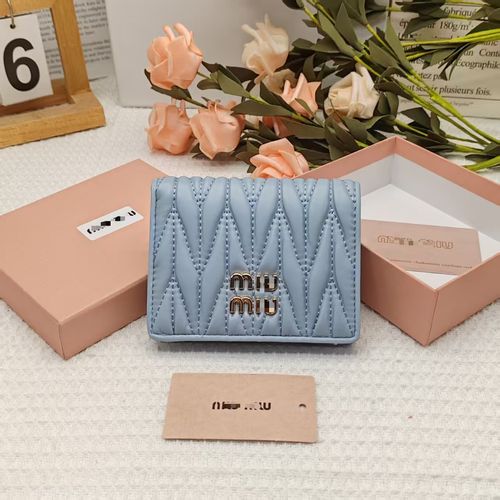 Nero Matelasse Leather Metal Logo Bifold Compact Wallet Women's Wallet