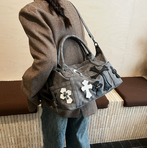 Black-and-white color-block travel tote featuring a cross design a spacious, minimalist large bag suitable for commuting, designed for shoulder or crossbody carry.