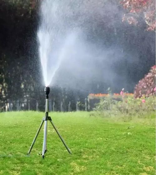 Stainless steel rotating irrigation tripod with telescopic support sprinkler head, suitable for watering gardens and vegetable gardens and cooling the weather.