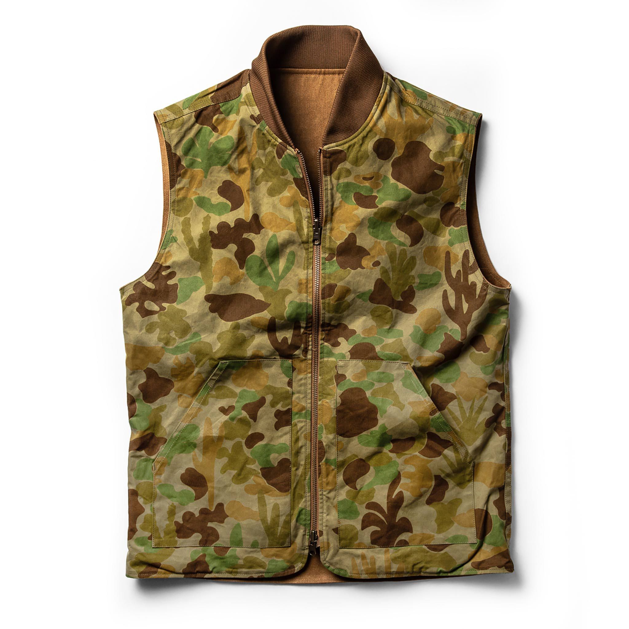 Rccuv Rccuv x Gear Patrol Reversible Able Vest in Arid Camo