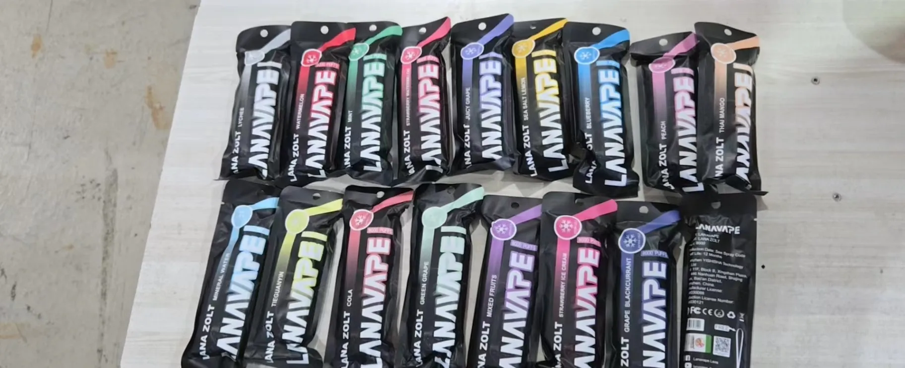 LANA ZOLT抛弃式8000口一次性✨可充電🔋超大容量👍時尚單品