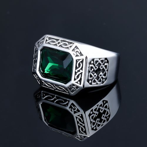 Emerald ring jewelry