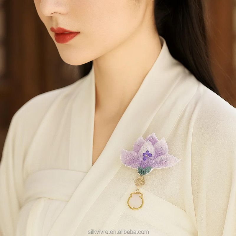 Luxury Handmade 100% Silk Xiang Embroidery Square Brooch | Silkvivre Elegant Oriental Art Home Decoration Accessory