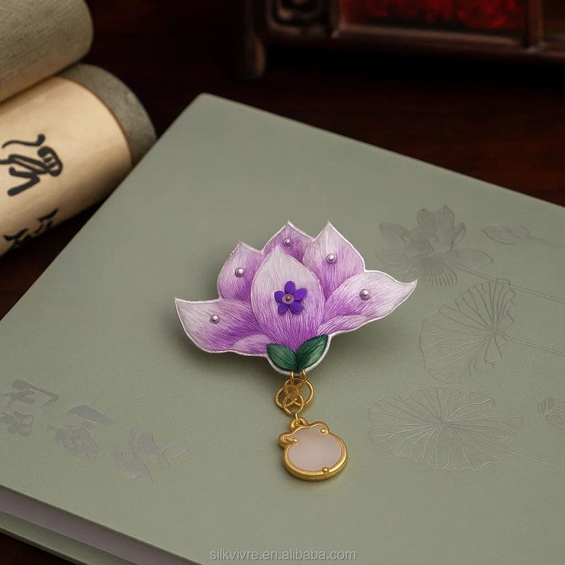 Luxury Handmade 100% Silk Xiang Embroidery Square Brooch | Silkvivre Elegant Oriental Art Home Decoration Accessory