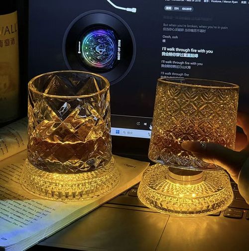 Macallan-style creative crystal rotating whiskey glass, high-end beer glass, stress-relieving wine glass.