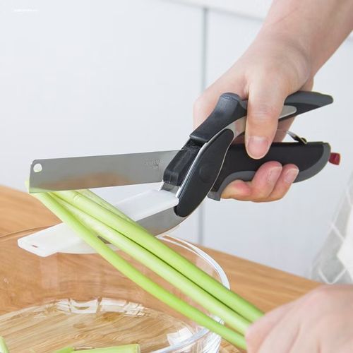 High-quality, multifunctional, and versatile smart stainless steel kitchen shears—a detachable 2-in-1 tool essential for everyday cooking.