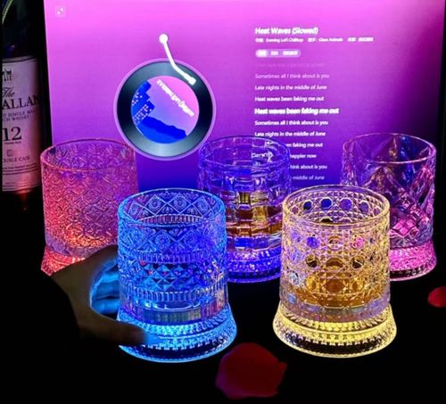Macallan-style creative crystal rotating whiskey glass, high-end beer glass, stress-relieving wine glass.
