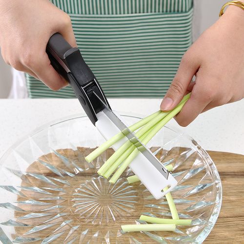 High-quality, multifunctional, and versatile smart stainless steel kitchen shears—a detachable 2-in-1 tool essential for everyday cooking.