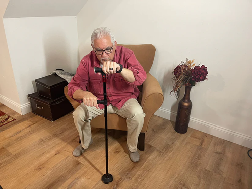 Foldable walking stick for the elderly