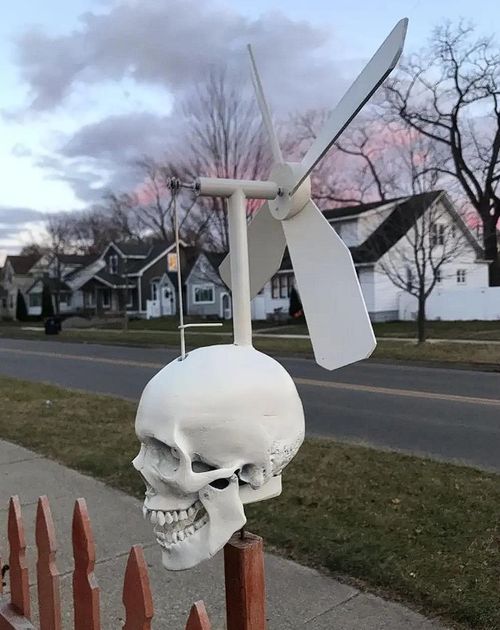 🔥 Iron Skull Whirligig - Garden Decor