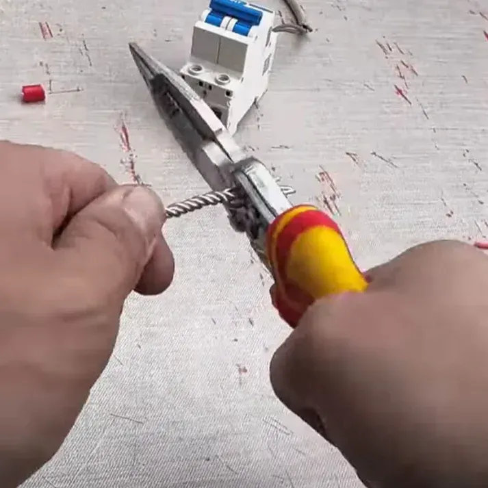 Versatile cutting pliers with electrical measurement