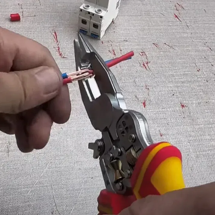 Versatile cutting pliers with electrical measurement