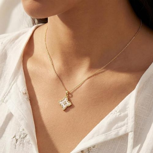 NORBU Women's Gold Four Leaf Clover Necklace18K Gold Plated Exquisite Zircon Lucky Four Leaf Clover Pendant Necklace Adjustable Clavicle Chain Jewelry  a Beautiful Gift for Women