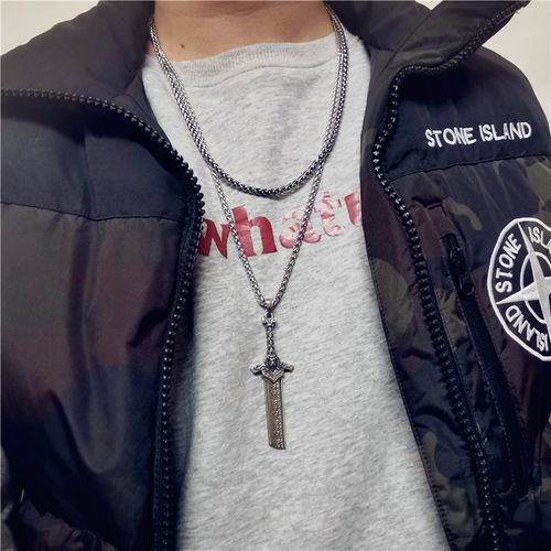 Viking Sword Pendant Men's copper-plated silver vintage broken sword necklace, trendy, versatile, punk, European and American medieval king's sword pendant.