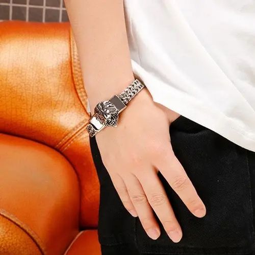 Pulseira de cabeça de leão mostra a sua majestade única. Você é o rei.