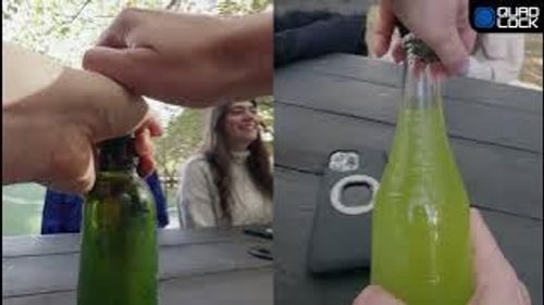 Stand e Abridor de Garrafas