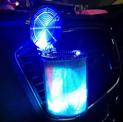 Cinzeiro colorido do carro