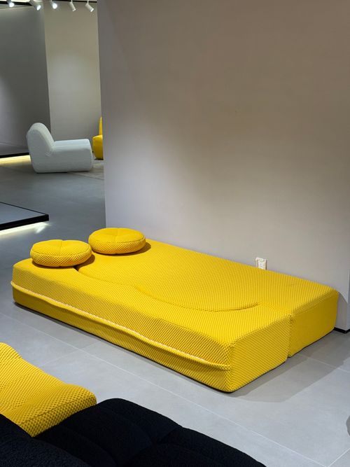 Sofá-cama com encosto de novo design