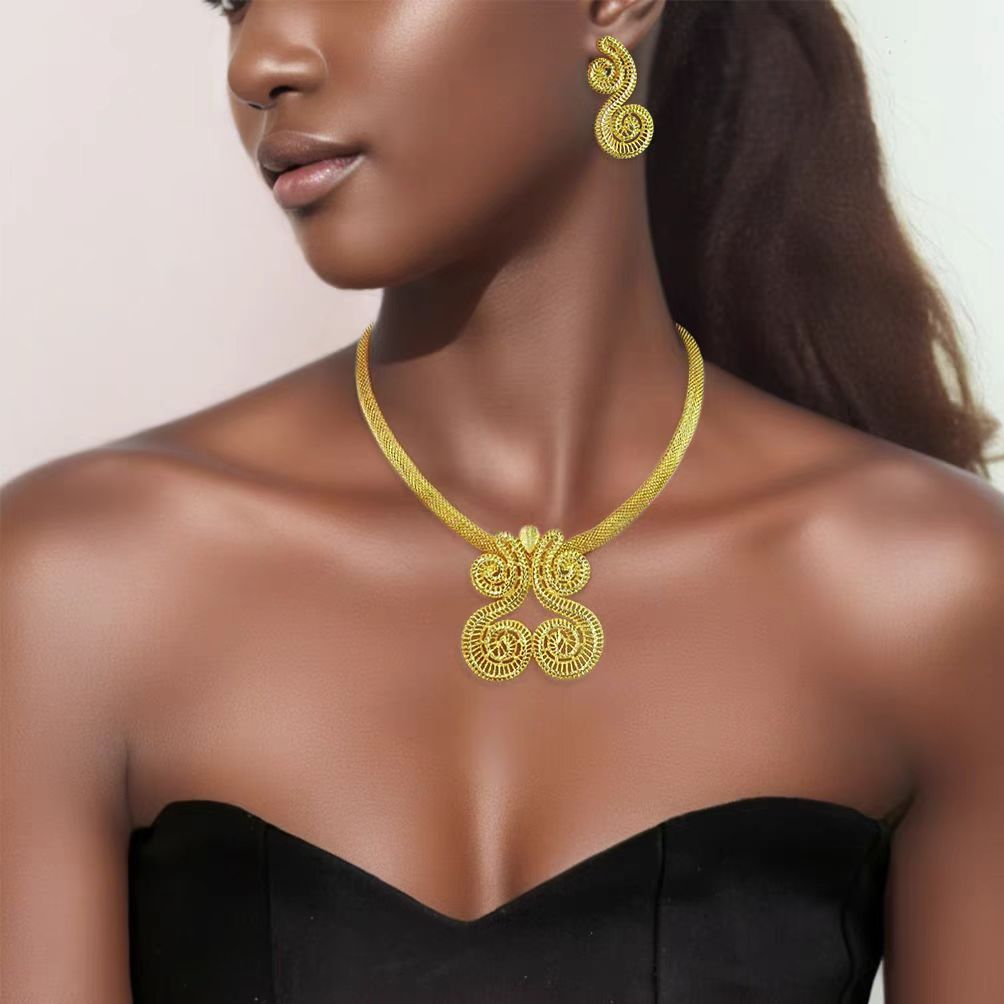 fashionable necklace and earrings set