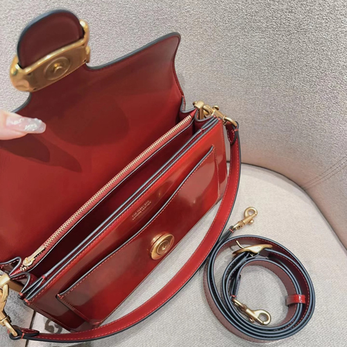 fashionable and versatile shoulder crossbody handbag