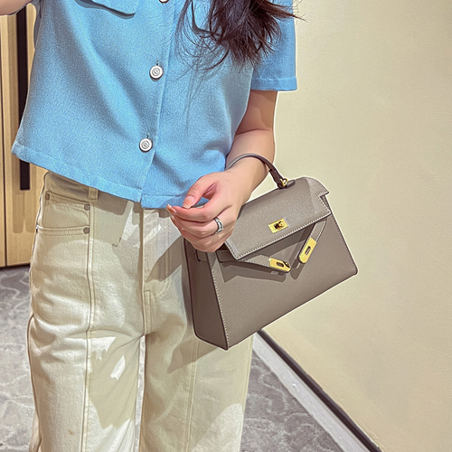 fashionable hand-held Kelly bag