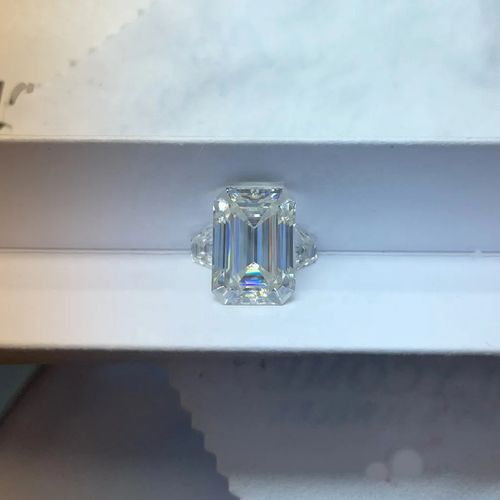 Super white moissanite emerald cut def vvs 10x14mm with trapezoid cut 7x4x4mm loose moissanite set for ring making