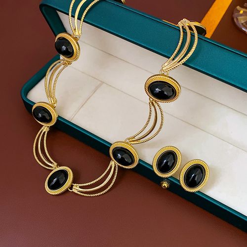 Diamond-studded round necklace vintage jewelry set