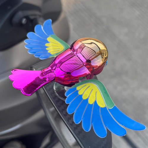 Escort Bird It Will Flap Its wings Flying Birds Frozen Creative Plastic Car Motorcycle Ornament Pendant with Wings Design