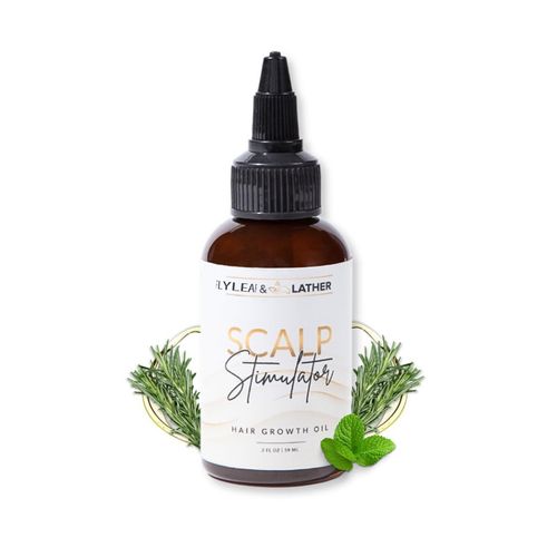 O óleo essencial de hortelã-pimenta é refrescante e fácil de absorver para o cuidado do cabelo. Nutre e fortalece o cabelo para evitar o frizz e as pontas espigadas.