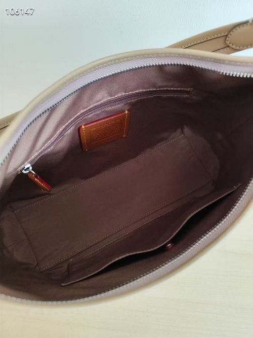 Bolsa nova 2026 para debaixo do braço Laurela, pode ser usada como bolsa de ombro, transversal ou de mão. Modelo: CV975. Tamanho: 28-18-11cm.