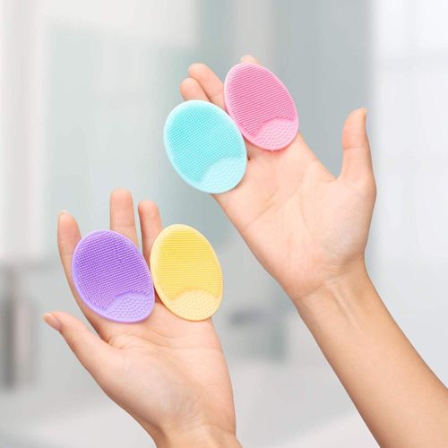 Facial cleansing brush