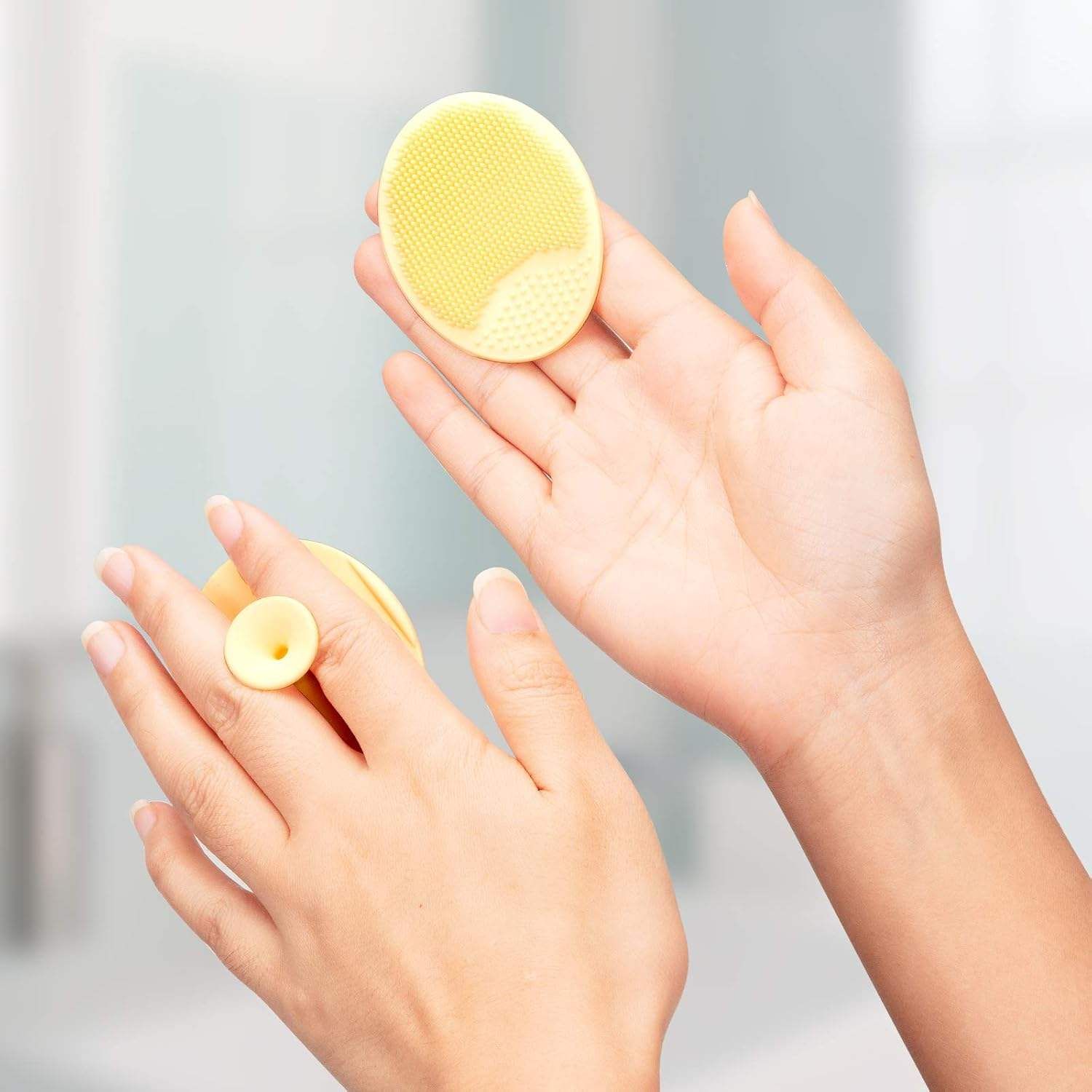 Facial cleansing brush