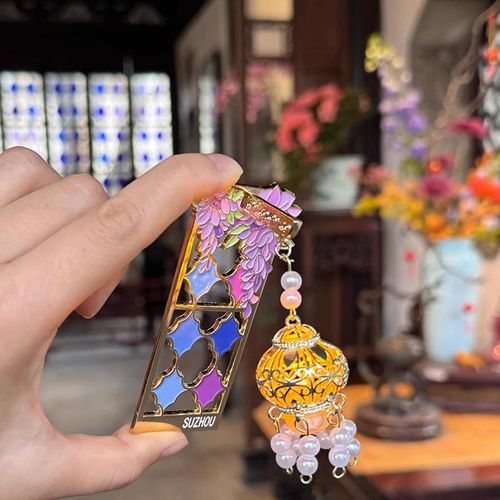 Luminous fridge magnet