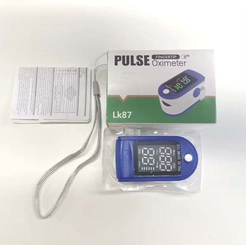 Finger clip heart rate monitor measures fingertip oxygen saturation and monitors pulse