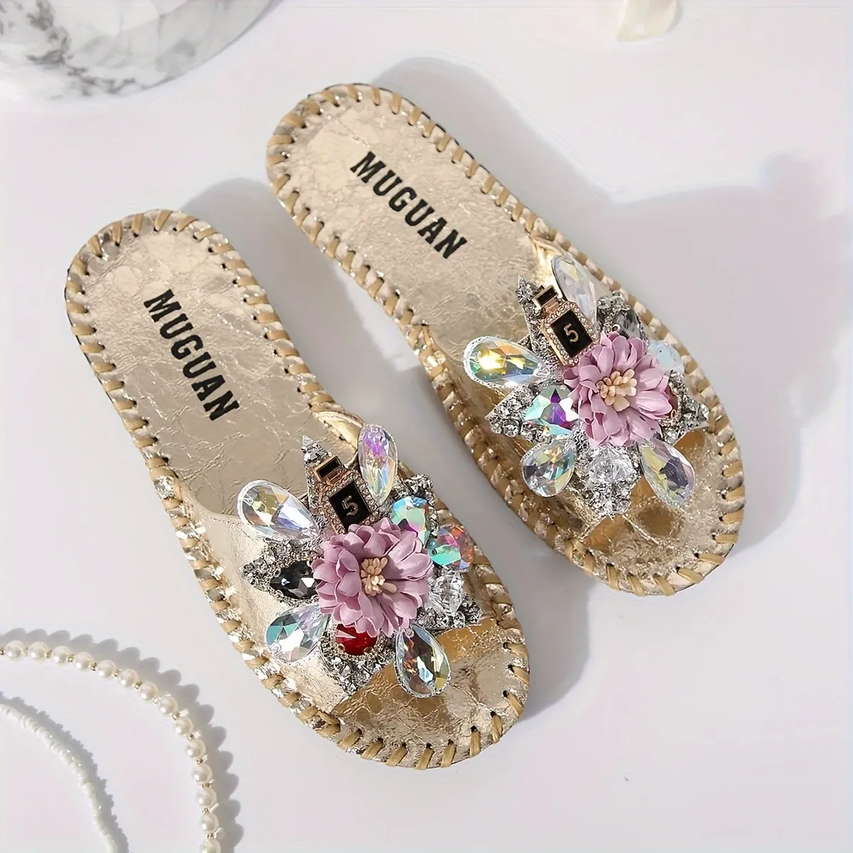 Summer 2025 new flat-bottomed rhinestone flower open-toe flip-flops, European and American fashion, casual large-sized sandals for outerwear