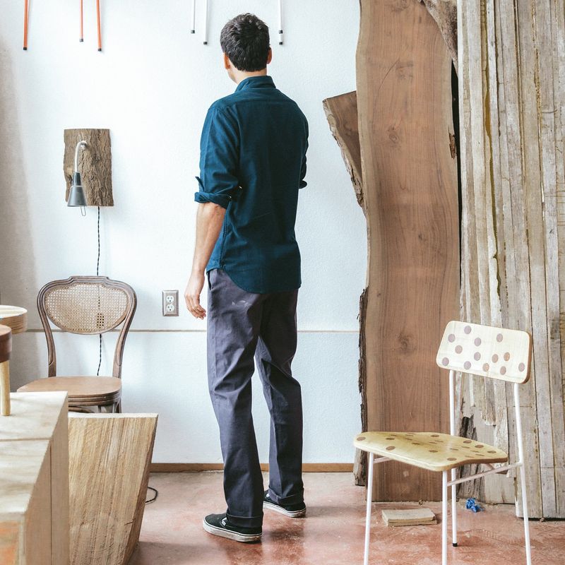 The Slim Chino in Organic Charcoal