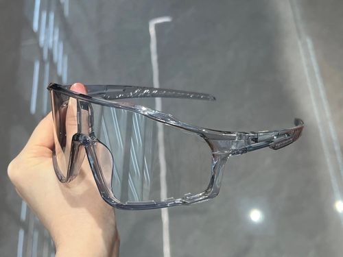 Cycling and mountaineering outdoor photochromic sunglasses   sports windproof and dustproof goggles